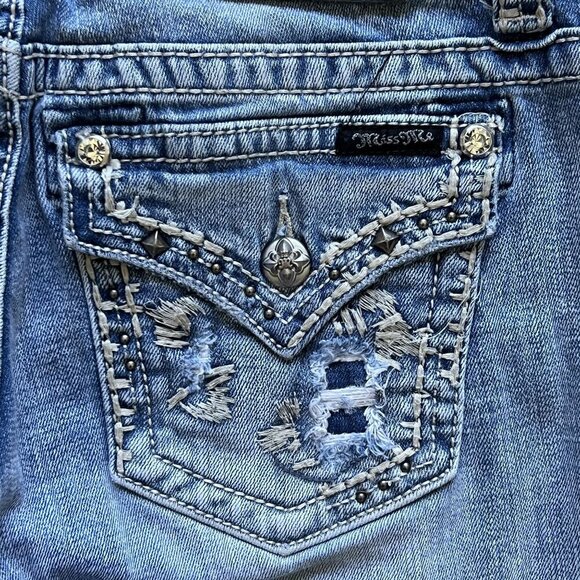 Miss Me Womens 30 US Size 10 Distressed Embellished Cuffed Capri Jeans Cowgirl - Picture 8 of 16
